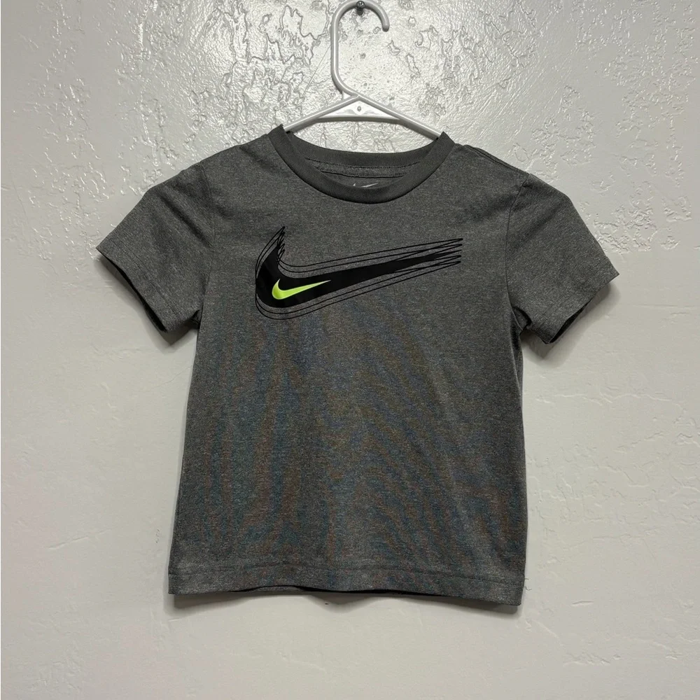 Boys size small (5/6) Nike shirt, #G1184